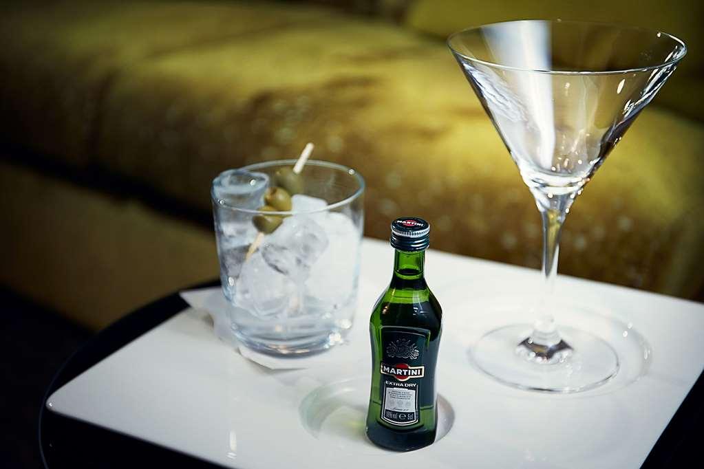 فندق كوسوموبوليتان براغ المرافق الصورة A bottle of Chartreuse