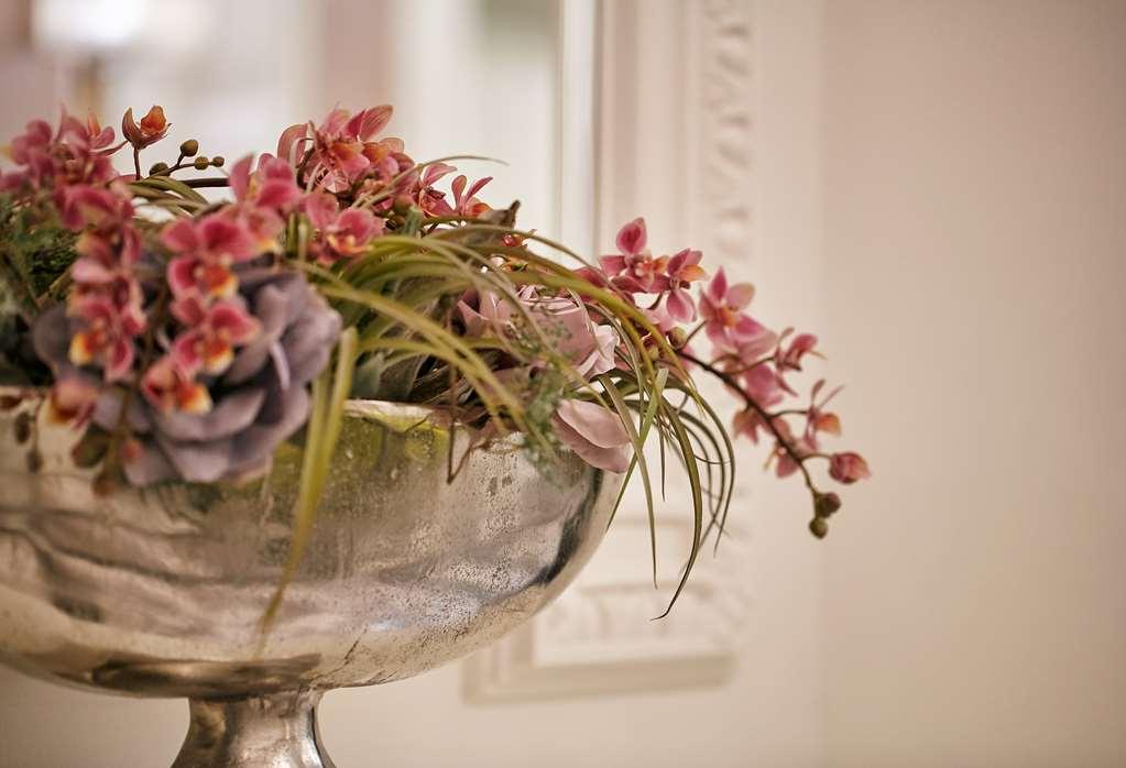 فندق كوسوموبوليتان براغ المرافق الصورة Flower arrangement