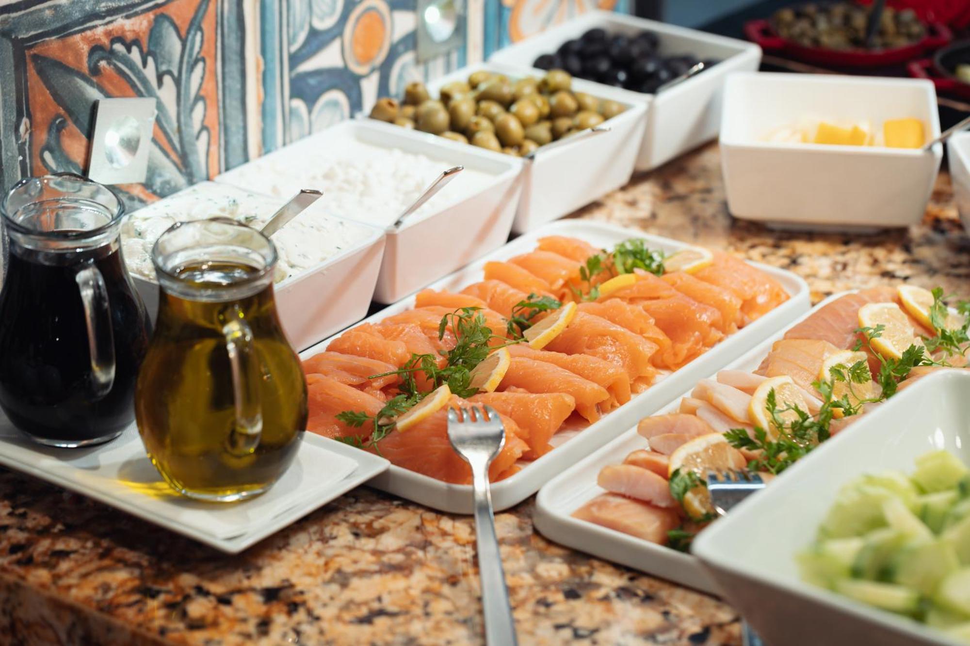 فندق كوسوموبوليتان براغ المظهر الخارجي الصورة A buffet at a hotel